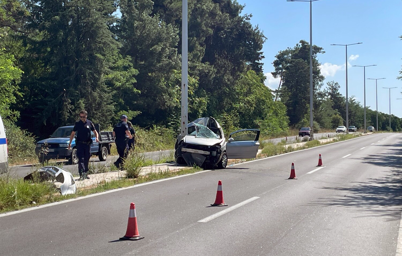 Σοβαρό τροχαίο έξω από τη Λάρισα: Αυτοκίνητο προσέκρουσε σε κολόνα &#8211; Νεκρή η οδηγός