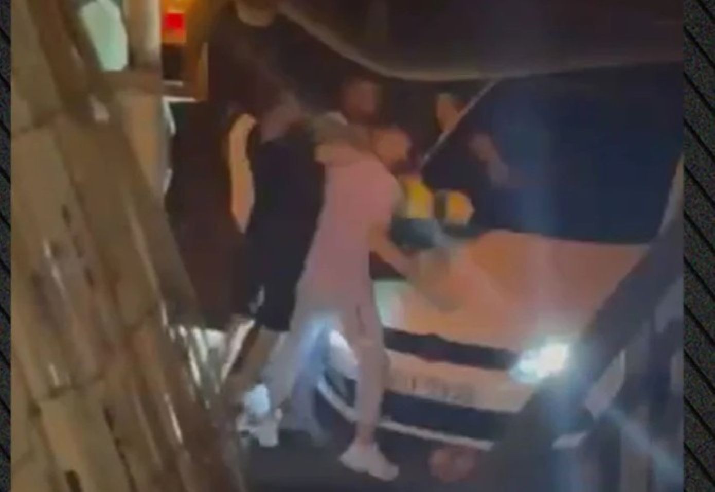 Σοκάρει το βίντεο από τον ξυλοδαρμό εργαζομένου στην καθαριότητα του δήμου Αθηναίων – Τον χτύπησαν επειδή τους είπε να περιμένουν
