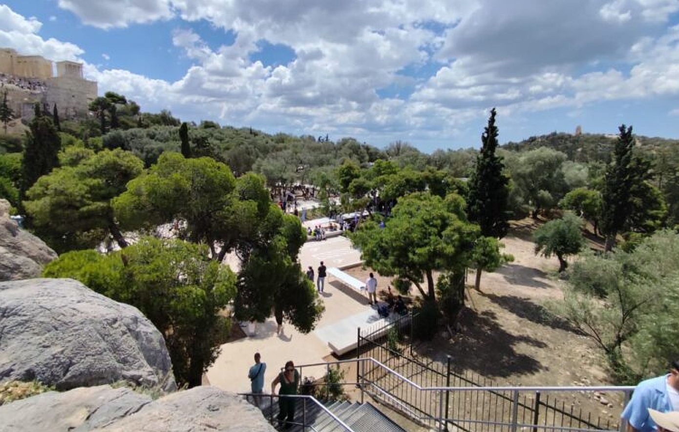 Μενδώνη: Άνοιξαν οι επί έτη κλειστές διαδρομές στον αρχαιολογικό χώρο της Ακρόπολης και το νέο Πωλητήριο