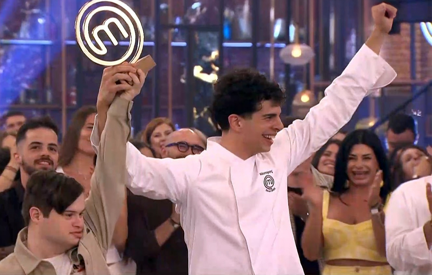 MasterChef: Ο Νέστορας είναι ο νικητής του ριάλιτι μαγειρικής και πήρε τα 100.000 ευρώ