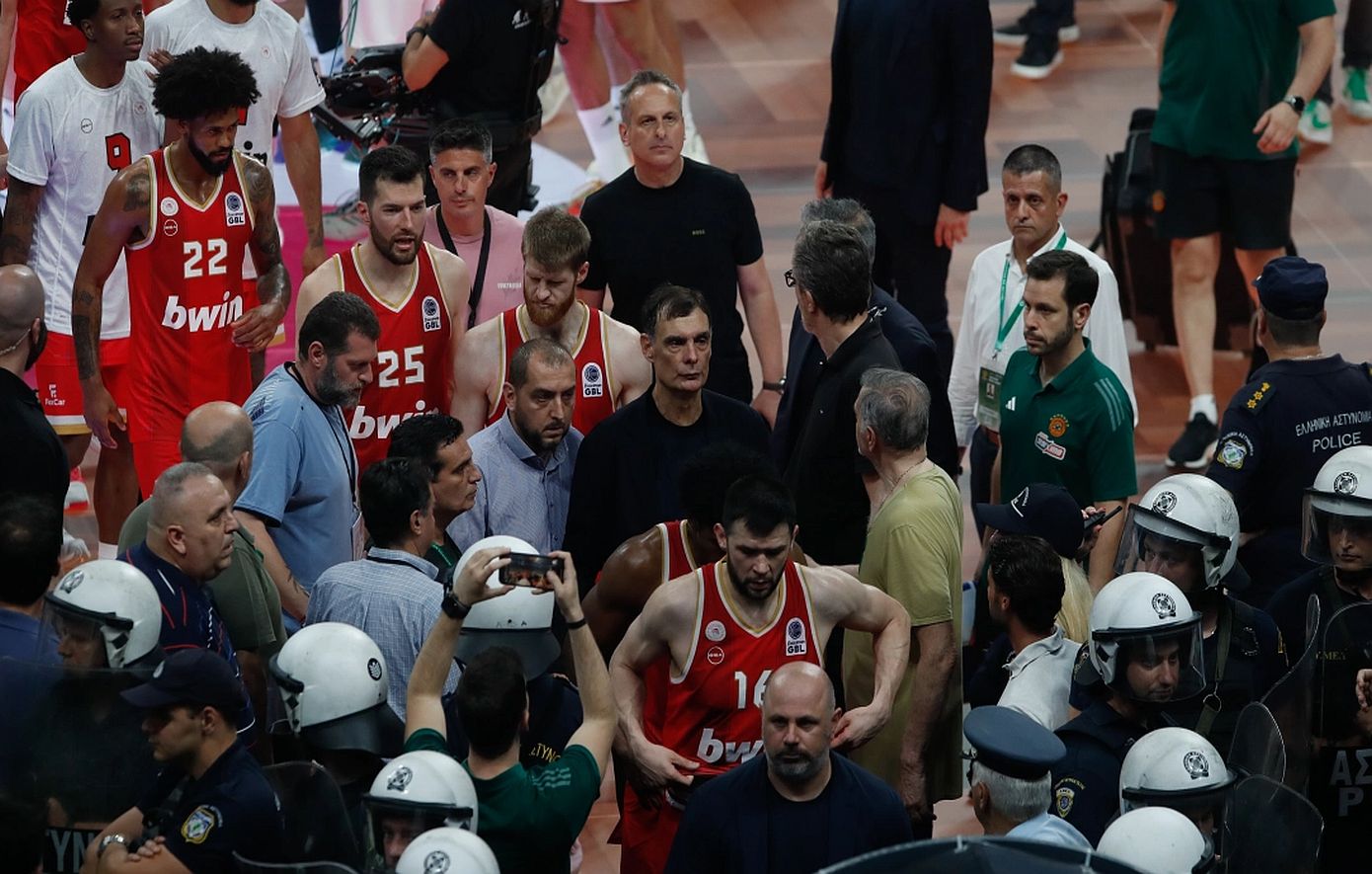 Ολυμπιακός: Καταγγέλλει διπλή απόπειρα βιαιοπραγίας εναντίον του Μπαρτζώκα στο ΟΑΚΑ &#8211; Βίντεο
