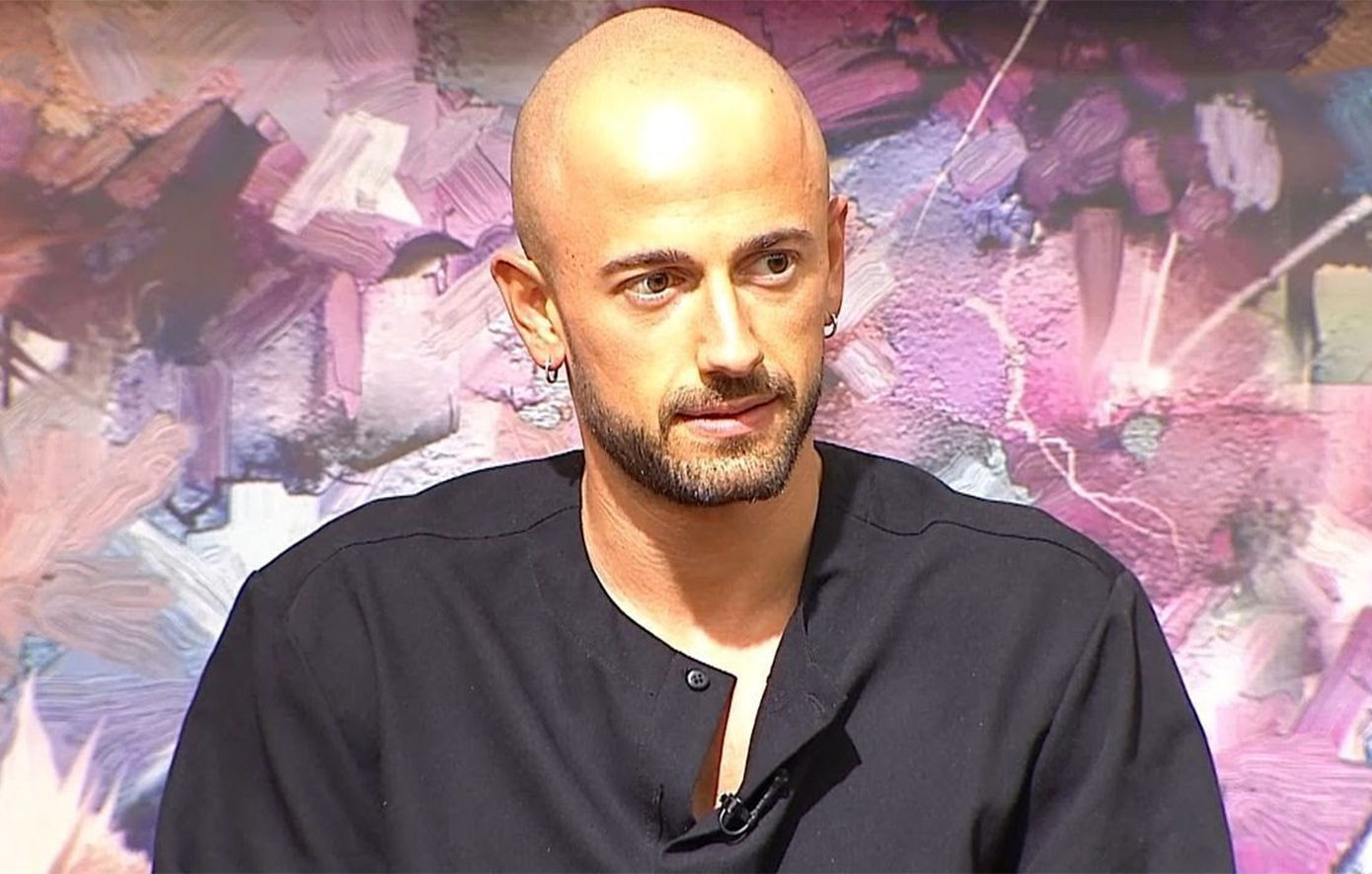 Συνελήφθη πρώην παίκτης του «Power of Love» για σεξιστικό λόγο και υποκίνηση βίας &#8211; Το βίντεο του Νίκου Πελετιέ στο TikTok