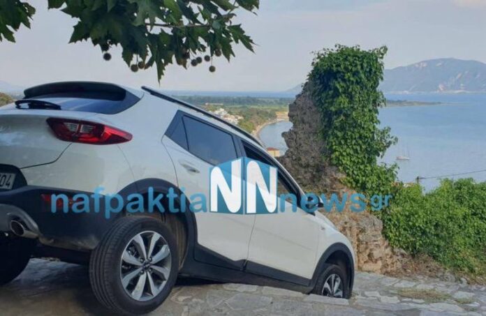 Πλοήγηση για κλάματα: Τo GPS οδήγησε αυτοκίνητο τουριστών σε σκάλες &#8211; Έμεινε στον αέρα το όχημα