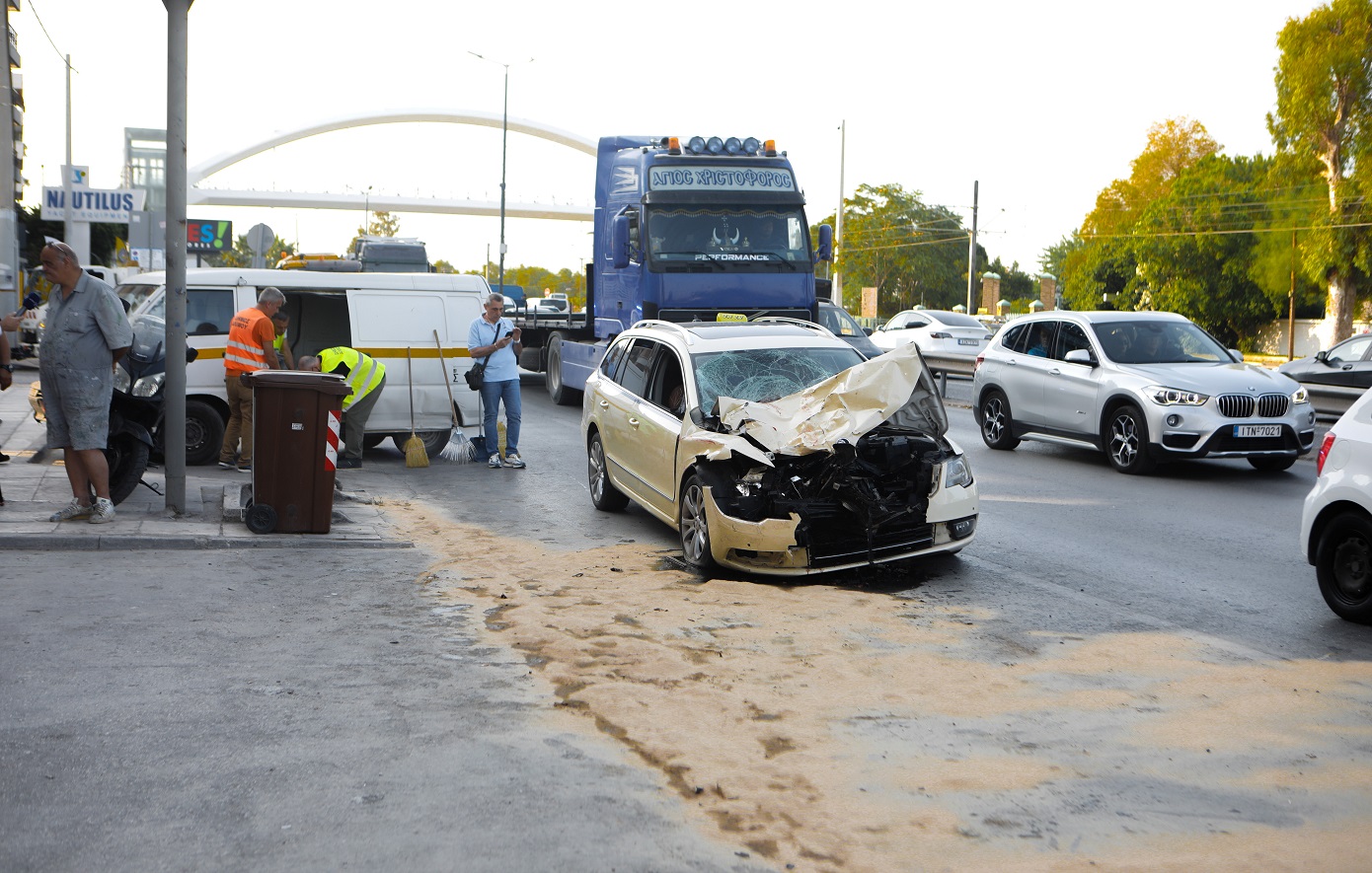 Τροχαίο στην Ποσειδώνος με νεκρή 65χρονη: Για κακούργημα ο ταξιτζής &#8211; Για πλημέλλημα ο οδηγός του απορριμματοφόρου