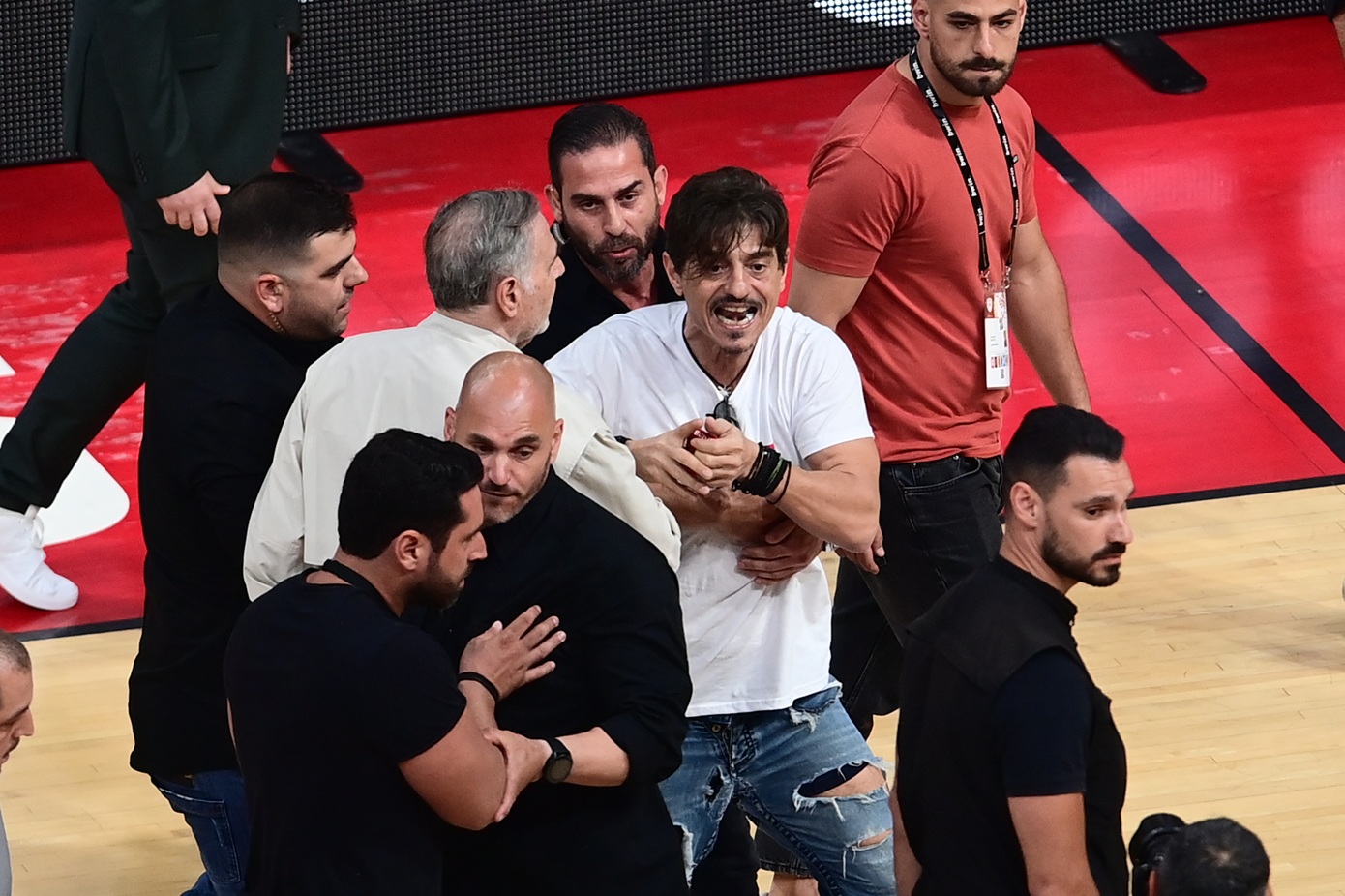 Κρίσιμη ημέρα για το ελληνικό μπάσκετ – Στις 3 το μεσημέρι λήγει το τελεσίγραφο της κυβέρνησης σε Ολυμπιακό και Παναθηναϊκό