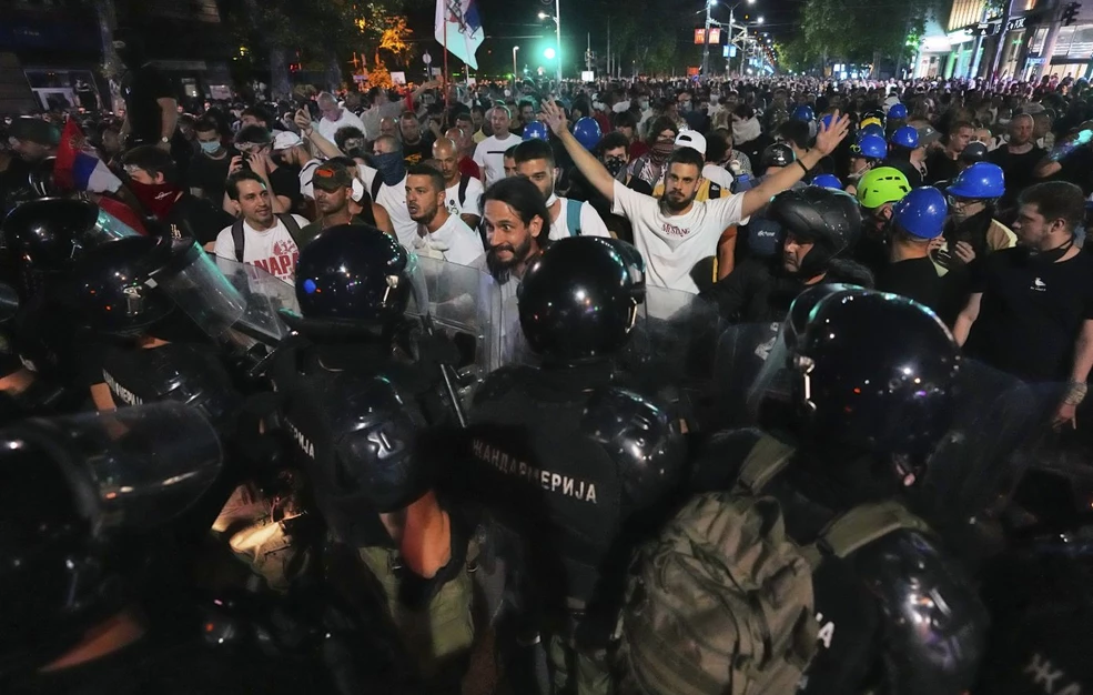 Απόπειρα «έγχρωμης επανάστασης» θεωρεί τις αντικυβερνητικές διαδηλώσεις στη Σερβία το Κρεμλίνο