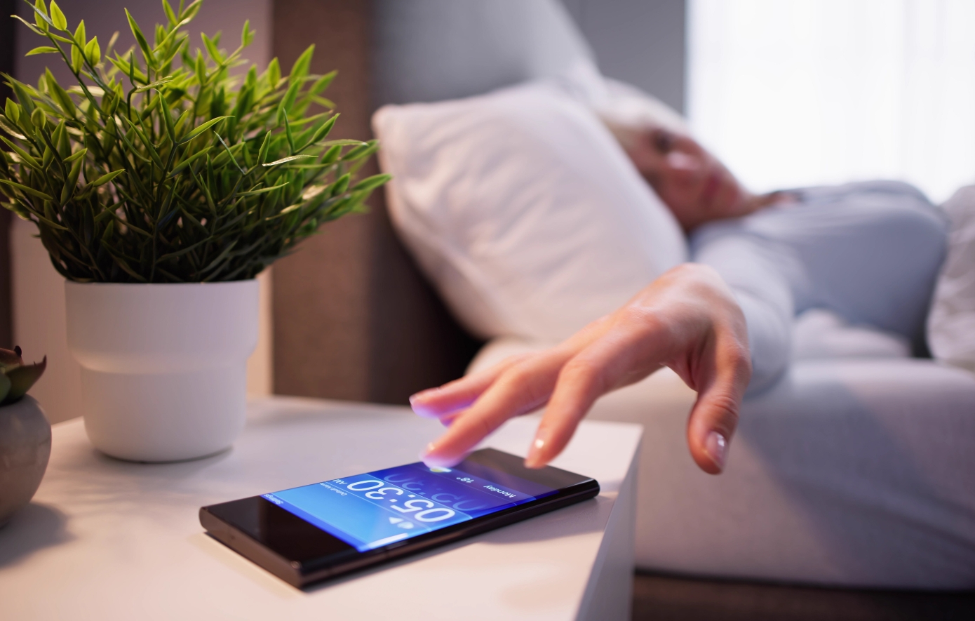 Σταματήστε να πατάτε snooze, λέει νέα έρευνα &#8211; Τι προκαλεί στον ύπνο σας