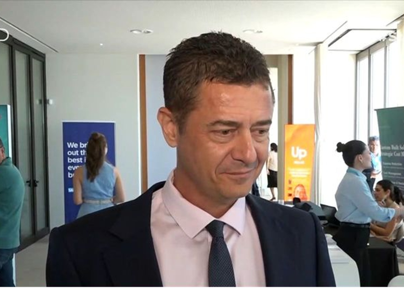 Σρόιτερ: «Δεν μπορεί να βομβαρδίζεται ο πλανήτης και εμείς να μιλάμε μόνο για τα βραβεία Mad σε μια εκπομπή»
