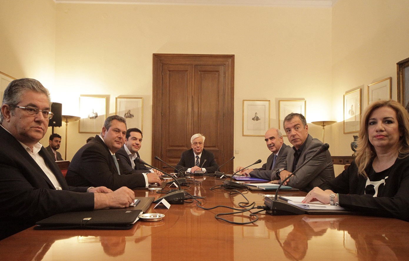 Θεοδωράκης για το συμβούλιο των πολιτικών αρχηγών του ‘15: Ο Τσίπρας συμφώνησε ότι ήταν αχρείαστο το δημοψήφισμα