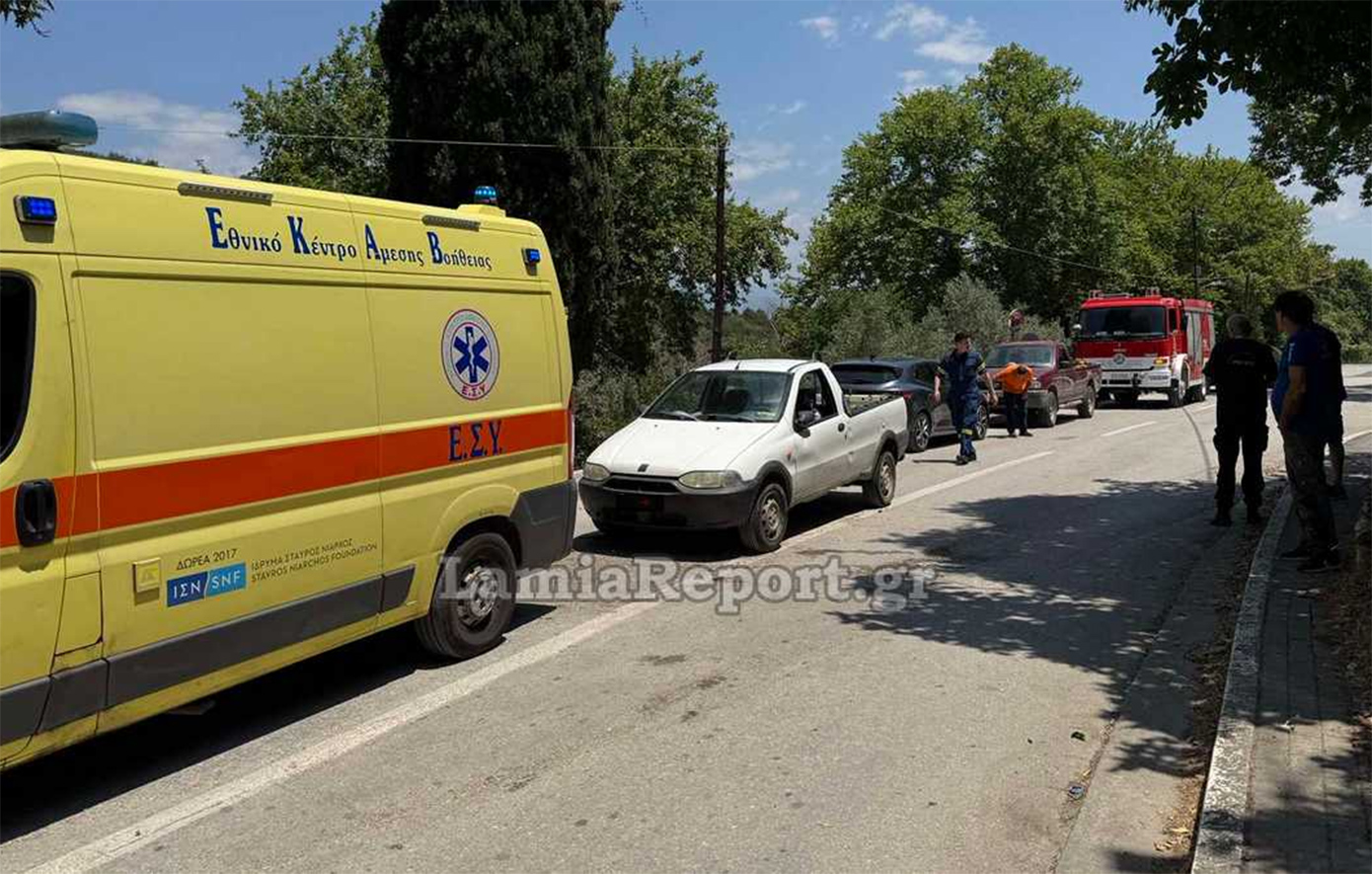 Τροχαίο με εγκλωβισμό γυναίκας στον Γοργοπόταμο &#8211; Αγροτικό συγκρούστηκε με σταθμευμένο όχημα και ανετράπη