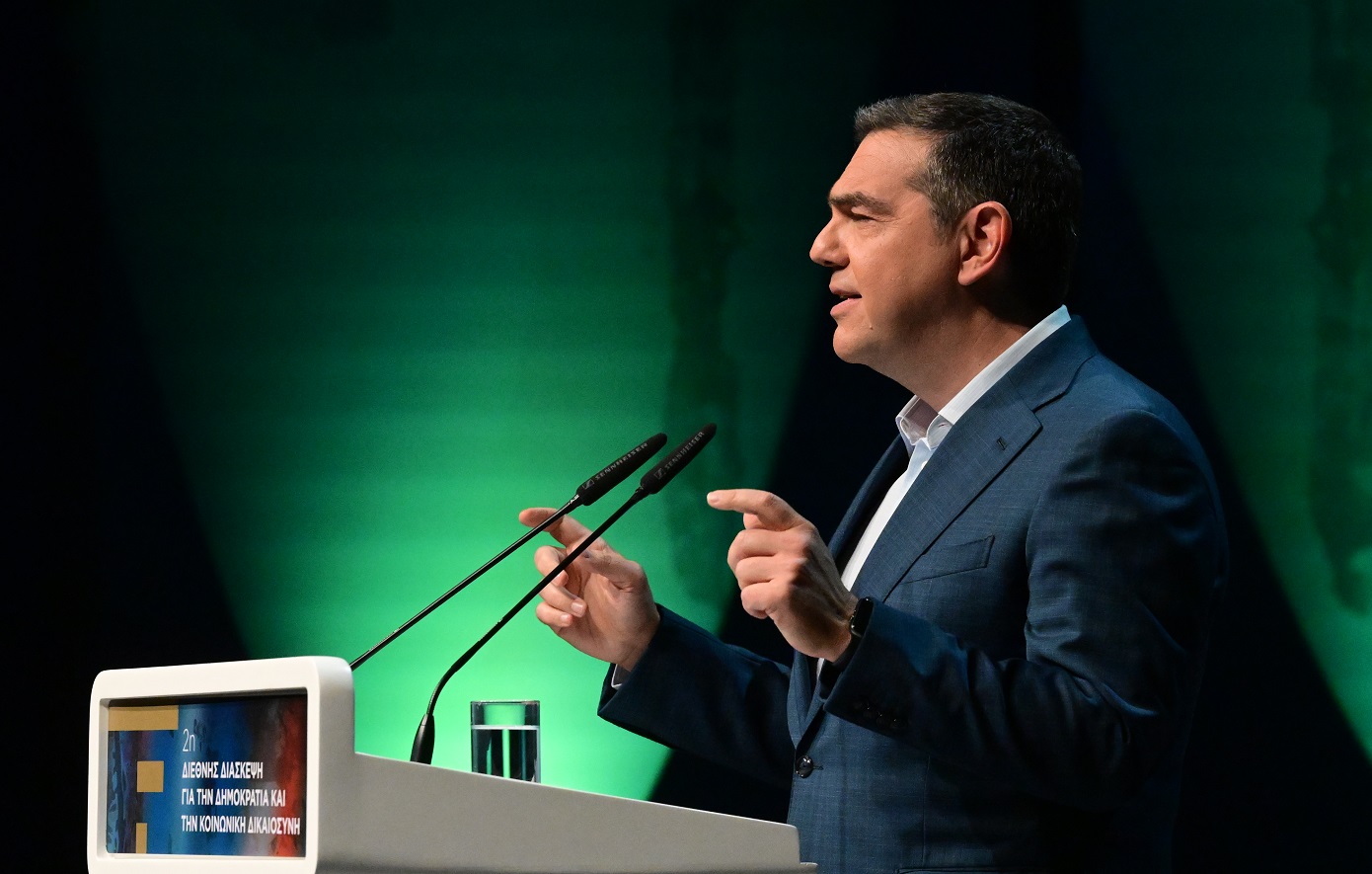 Αλέξης Τσίπρας: «Πρέπει να απευθυνθούμε στους πολλούς, να υπερασπιστούμε αξίες που κράτησαν όρθια την ανθρωπότητα»