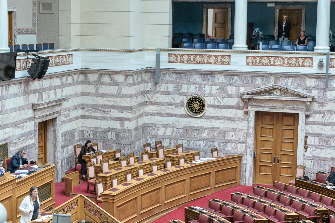 Στα θεωρεία της Βουλής η μητέρα του Ιάσονα που έχασε τη ζωή του σε τροχαίο έξω από την Βουλή