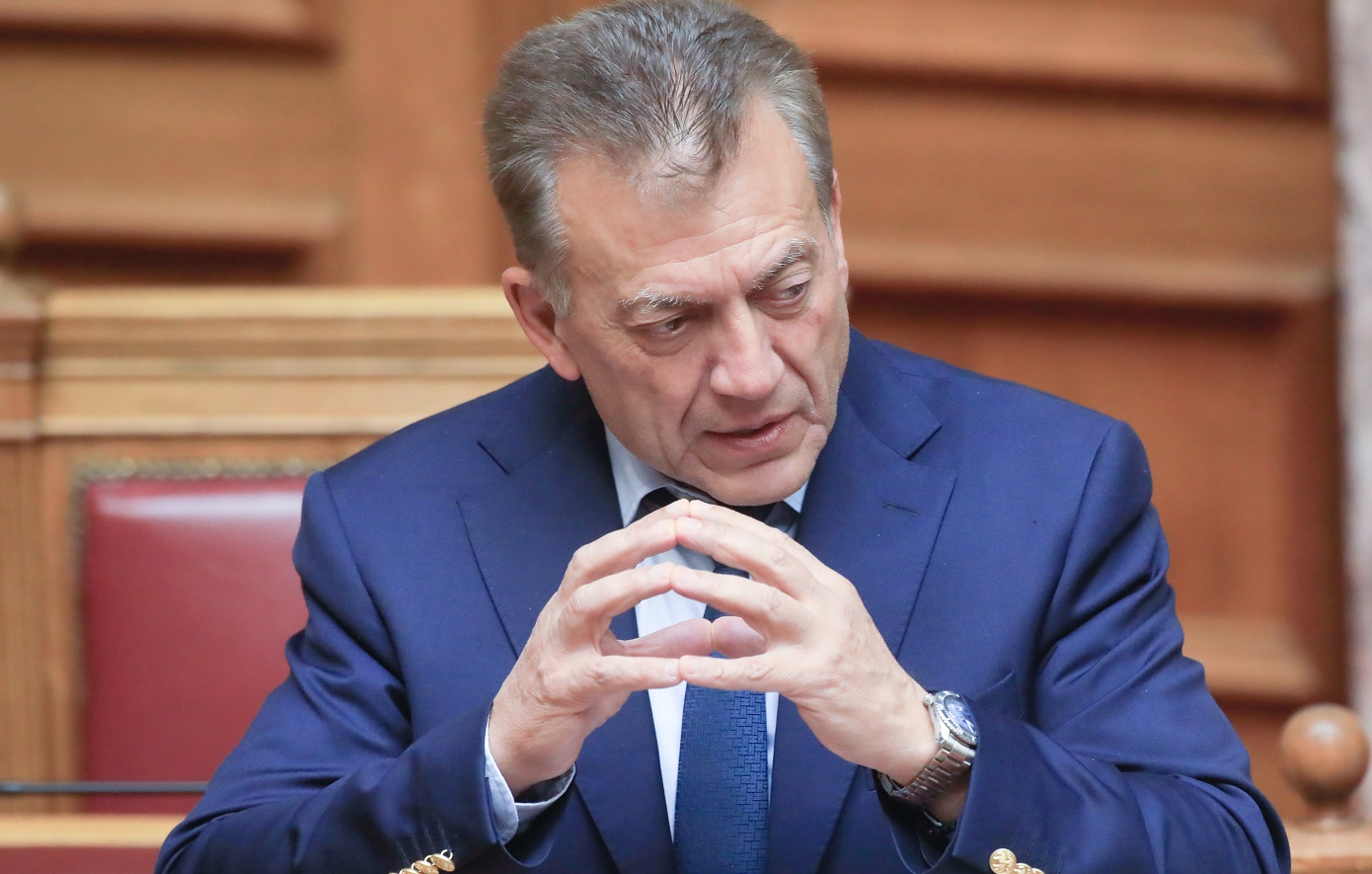 «Αν δεν έρθουν, κατεβάζουμε διακόπτες»: Νέα προειδοποίηση Βρούτση μετά την άρνηση Αγγελόπουλων – Έρχεται νόμος για παράγοντες