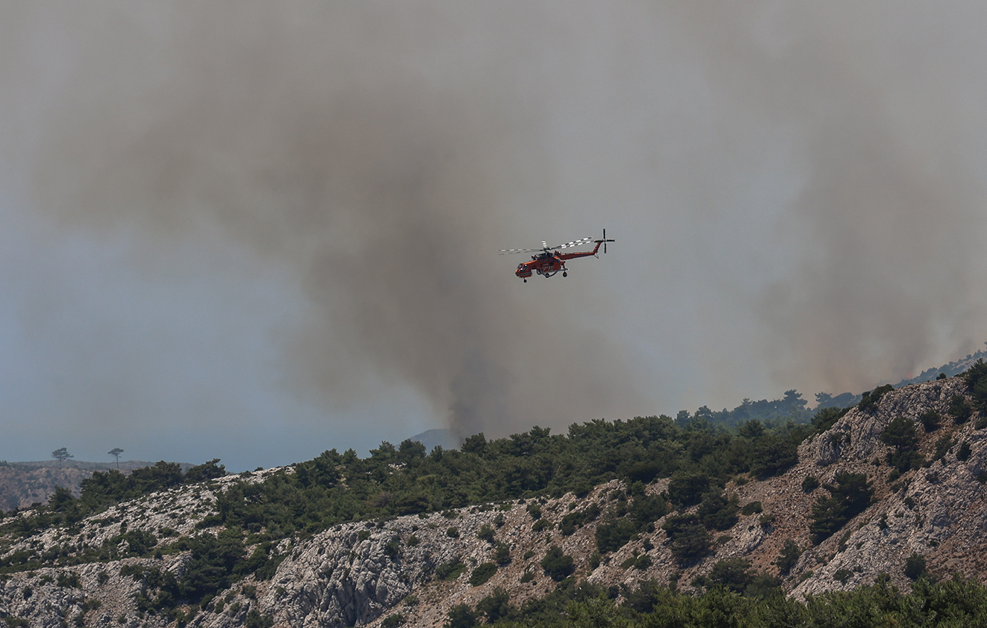 Χίος: Μάχη με τις φλόγες για τρίτη ημέρα &#8211; Πότε αναμένεται να κοπάσουν οι άνεμοι &#8211; Κίνδυνος για τα μεγάλα Μαστιχοχώρια