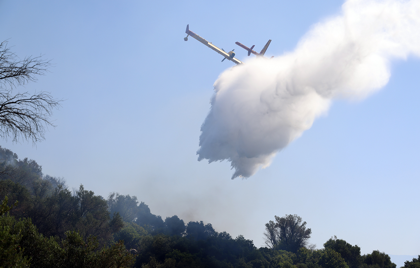 Βελτιωμένη εικόνα στη Χίο &#8211; Περιορίστηκαν τα ενεργά μέτωπα της φωτιάς