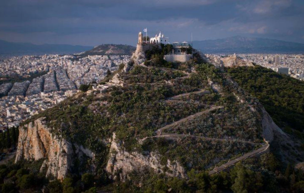 Κλείνει ο Λυκαβηττός από τα μεσάνυχτα λόγω πολύ υψηλού κινδύνου πυρκαγιάς