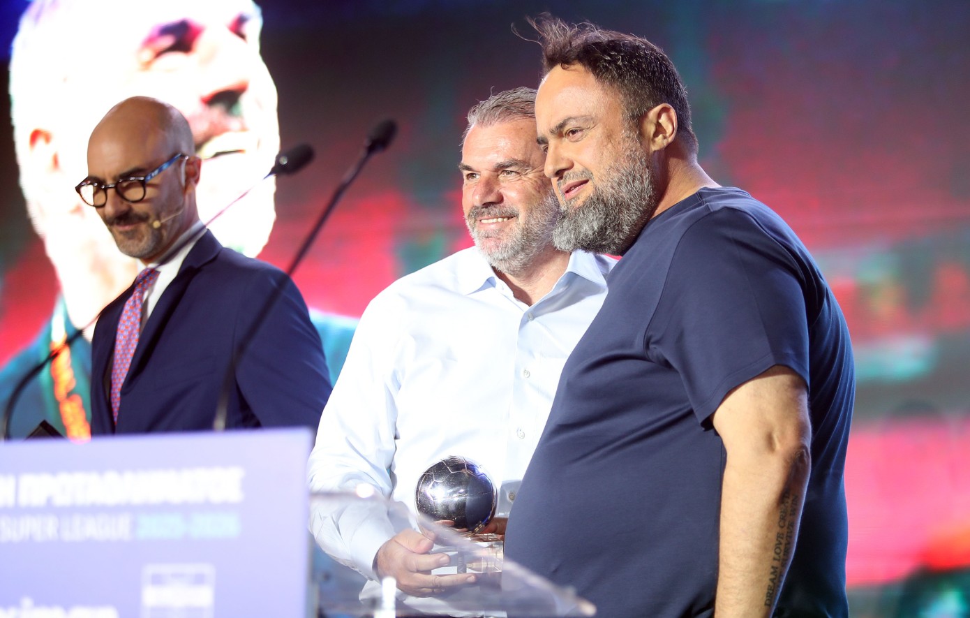 Stoiximan Super League: Με Ποστέκογλου η κλήρωση του πρωταθλήματος &#8211; Βραβεύτηκε από τον Μαρινάκη