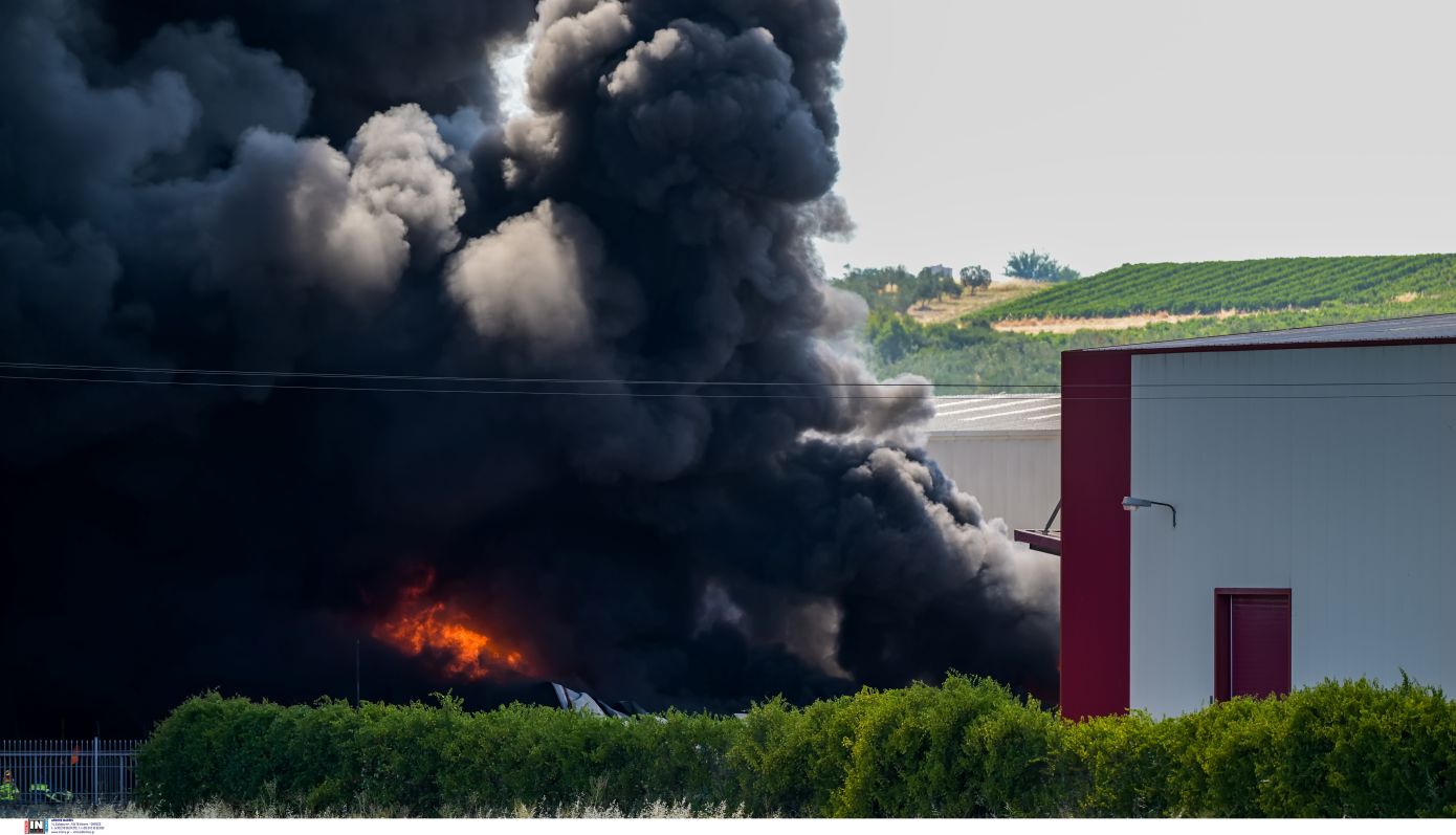 Φωτιά σε εργοστάσιο στη Ριτσώνα &#8211; Μήνυμα του 112 στους κατοίκους