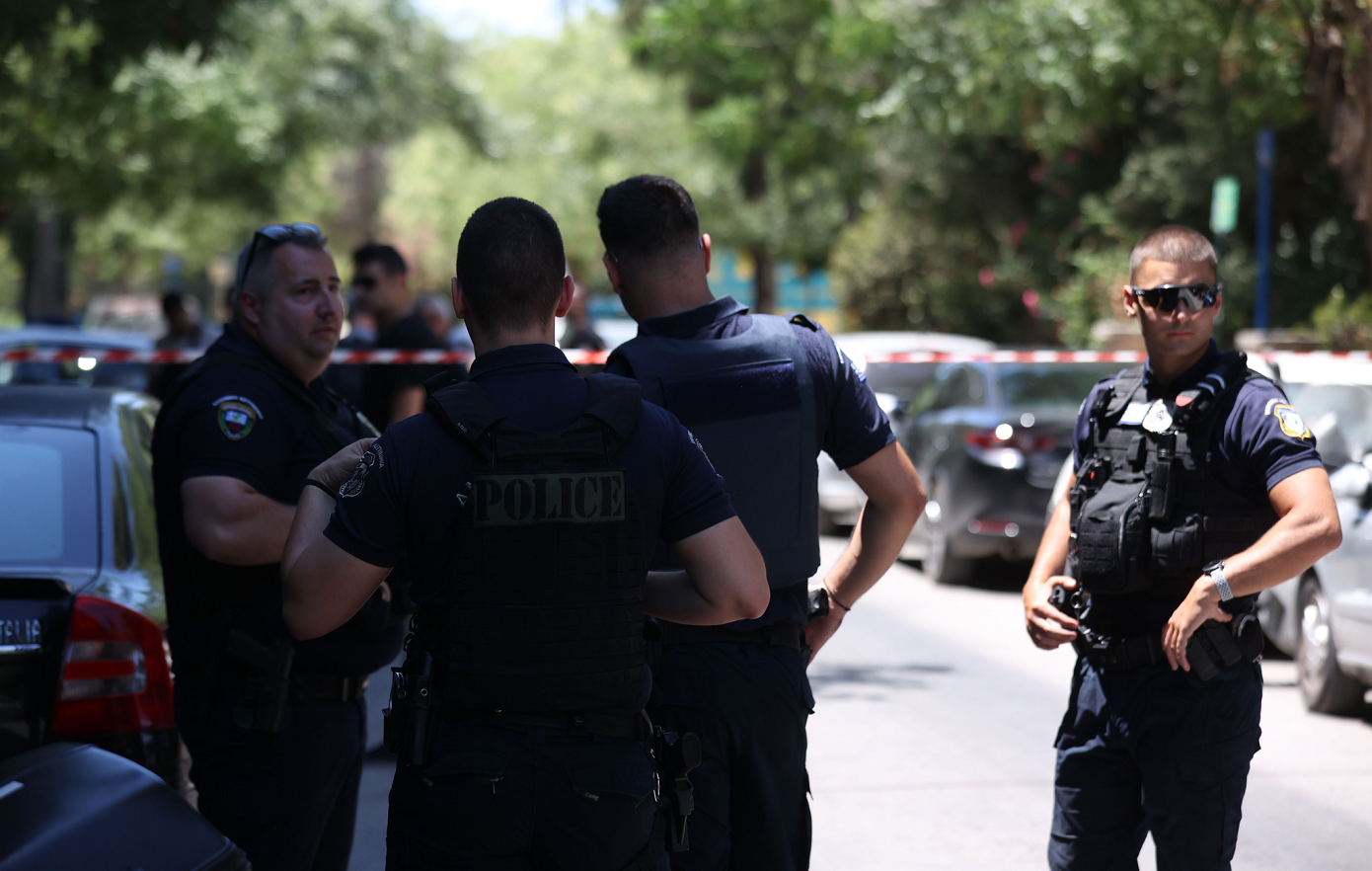 «Έριξε 4 με 5 πιστολιές και έφυγε ήσυχος»: Μαρτυρίες για τους πυροβολισμούς σε καφετέρια στον Κολωνό