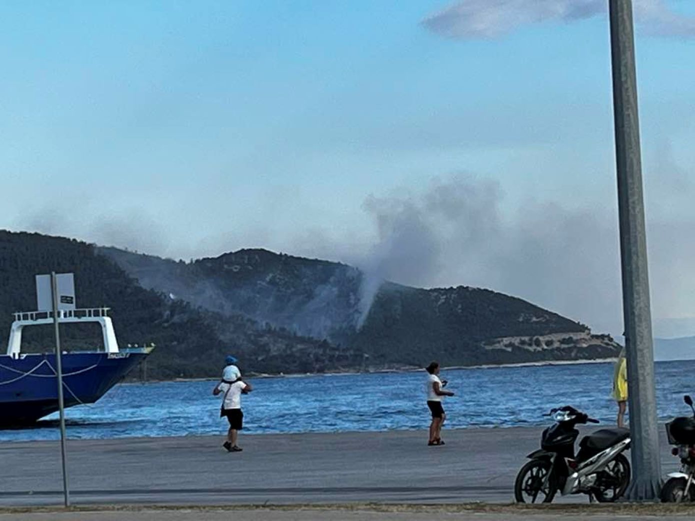 Σε ύφεση η φωτιά στη Θάσο &#8211; Ολονύχτια μάχη με τις φλόγες
