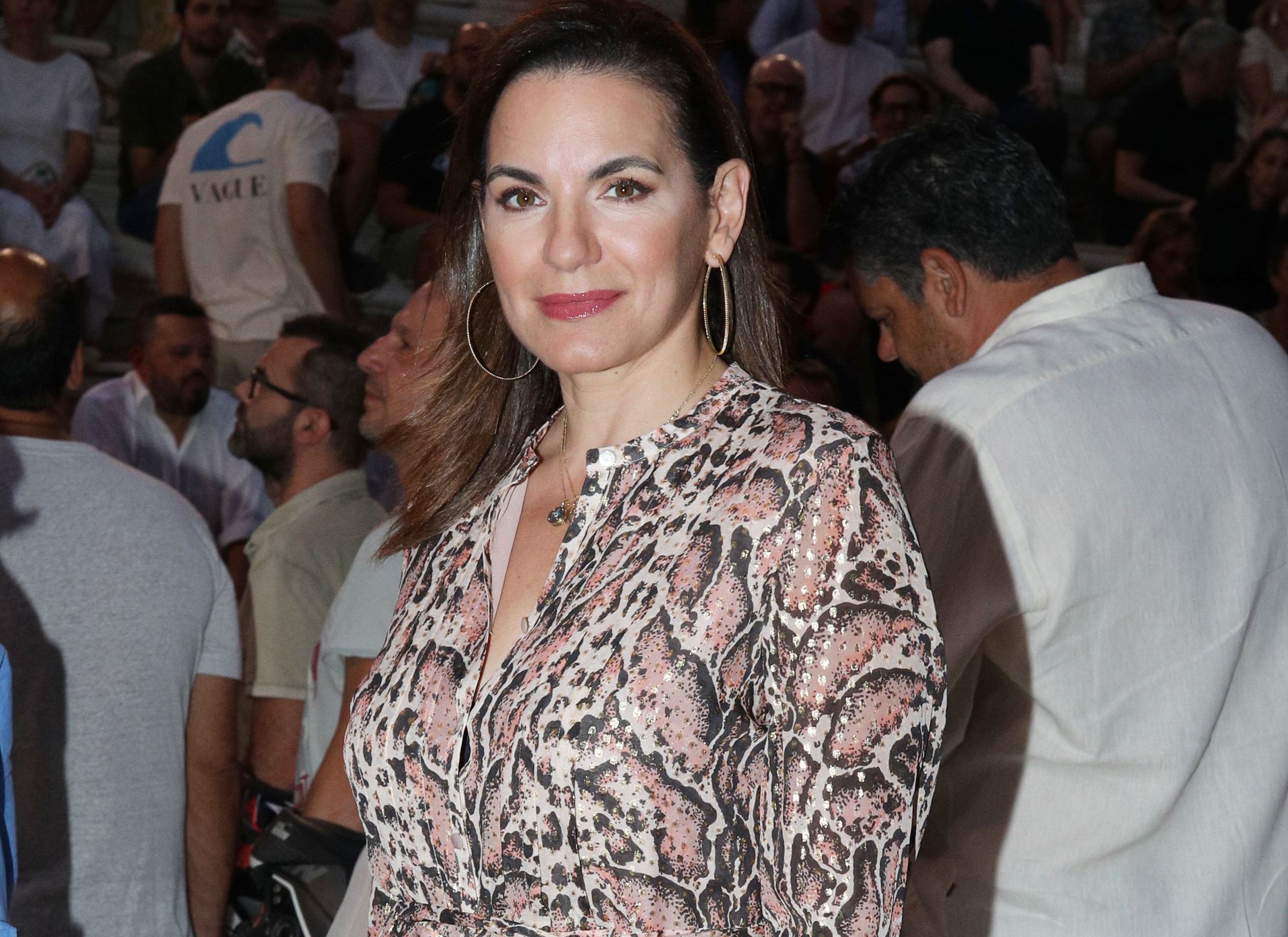 Η Όλγα Κεφαλογιάννη ποζάρει με τα δίδυμά της για την ονομαστική της γιορτή