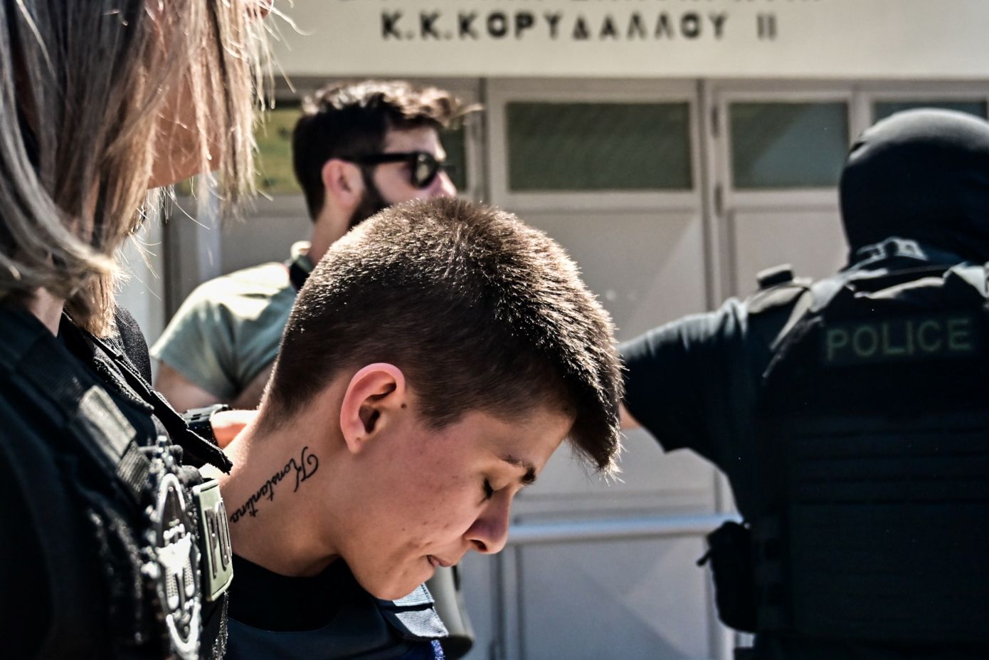 Η στιγμή που η Ειρήνη Μουρτζούκου μπαίνει στις φυλακές Κορυδαλλού &#8211; Δείτε το βίντεο