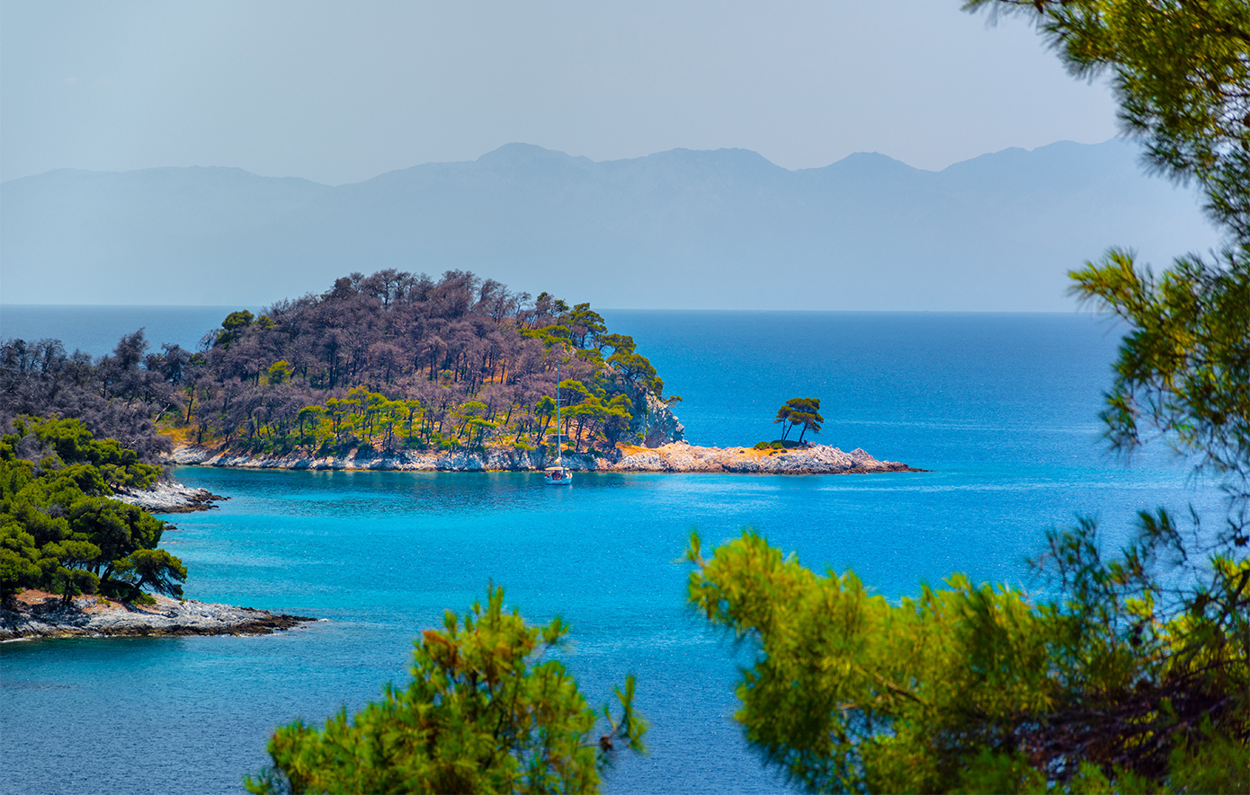 Η Χολιγουντιανή παραλία στη Σκόπελο που «ενώνει» τα ζευγάρια