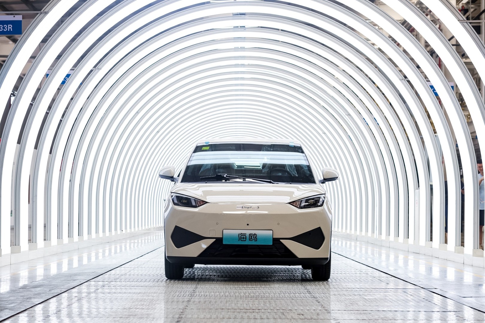 Η BYD γιορτάζει την παραγωγή του εκατομμυριοστού Dolphin Surf