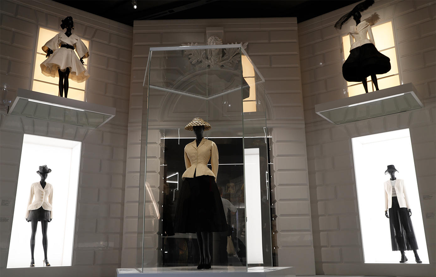 Ο Dior ανανέωσε τη συνεργασία του με την UNESCO για την παροχή εκπαιδευτικών ευκαιριών σε νέες γυναίκες