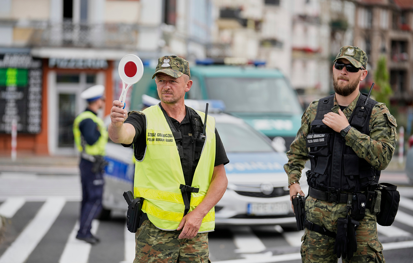 Συνοριακός «πόλεμος» στην καρδιά της Ευρώπης: Η Πολωνία απαντά με ελέγχους στη Γερμανία – Με διαβατήριο η διέλευση