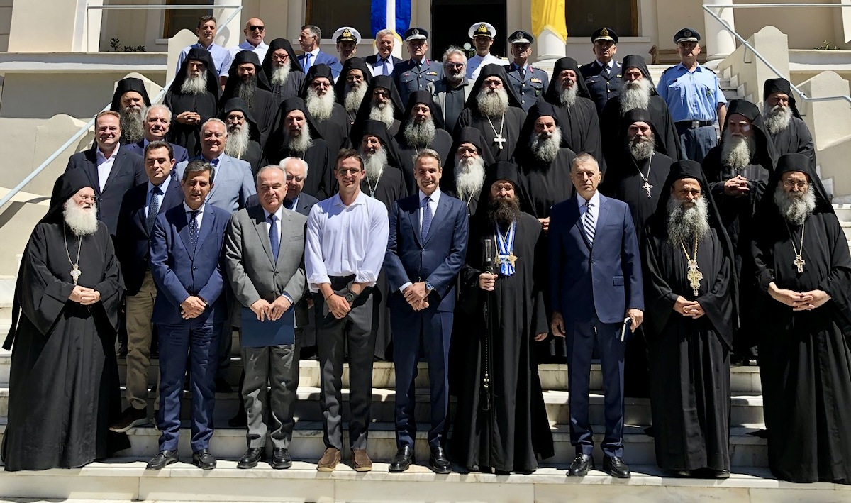 Διήμερη επίσκεψη Μητσοτάκη στο Άγιο Όρος – Στο Πρωτάτο με τους ηγουμένους και την εικόνα Άξιον Εστί