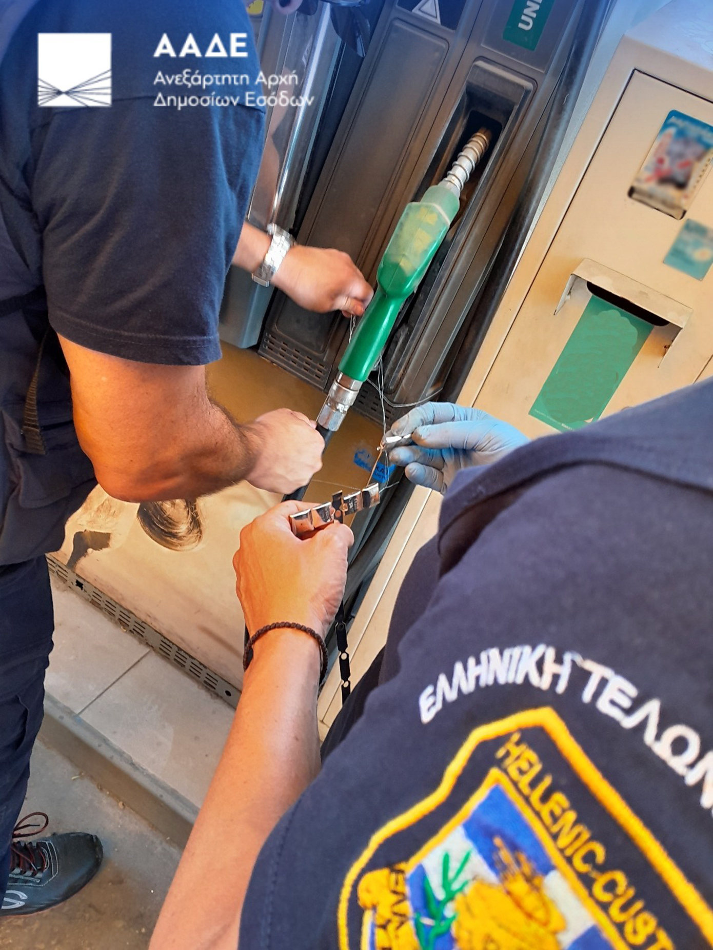 Λουκέτο της ΑΑΔΕ σε 3 πρατήρια στην Αττική για δύο χρόνια: Διαπιστώθηκαν παρεμβάσεις σε αντλίες και στο λογισμικό εισροών &#8211; εκροών