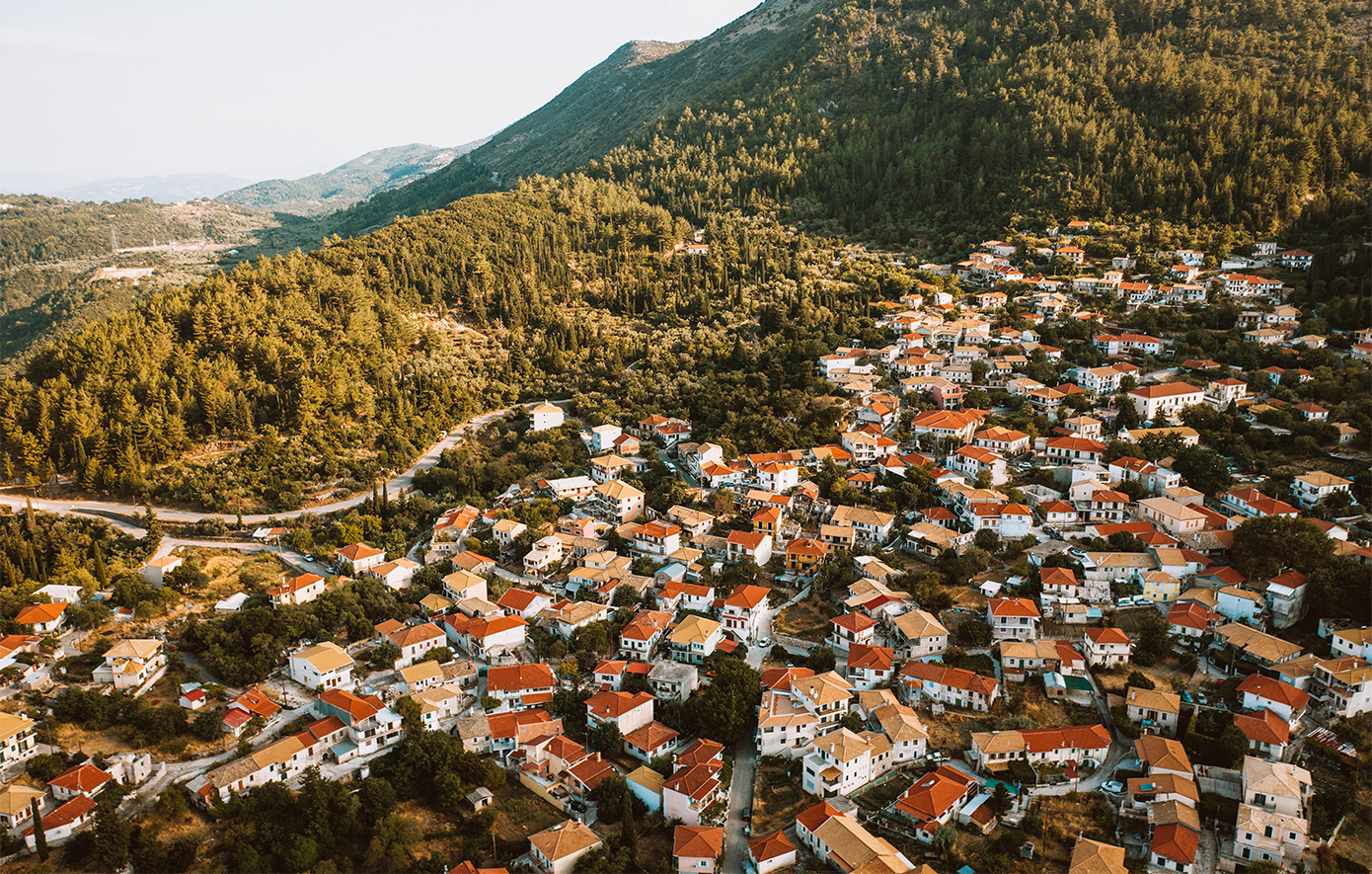 Το χωριό στη Λευκάδα που δεν θυμίζει νησί