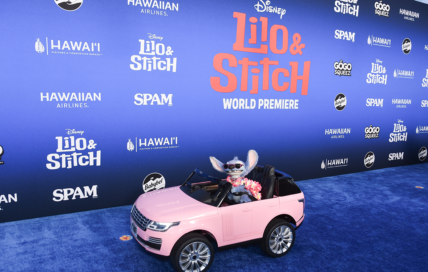 Η ταινία «Lilo &amp; Stitch» επιστρέφει με νέο sequel και τον Chris Sanders στο τιμόνι του σεναρίου