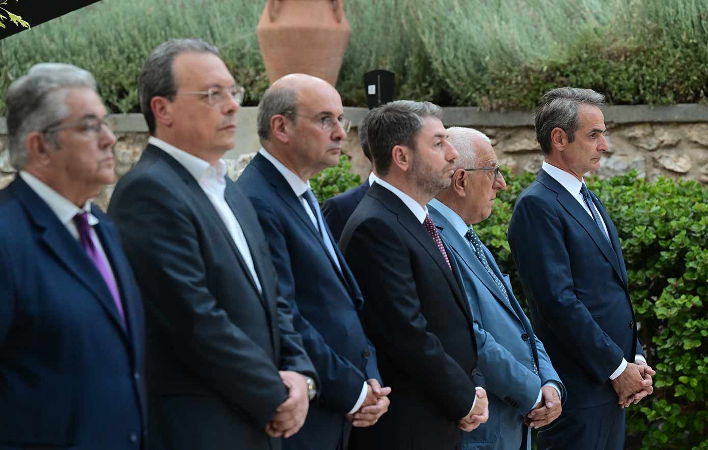 Όλα όσα έγιναν στη δεξίωση | Το στοίχημα του Δένδια | Ποιους συμβουλεύει η Πυργιώτη; | Επιστροφή της Ferrari στην Ελλάδα