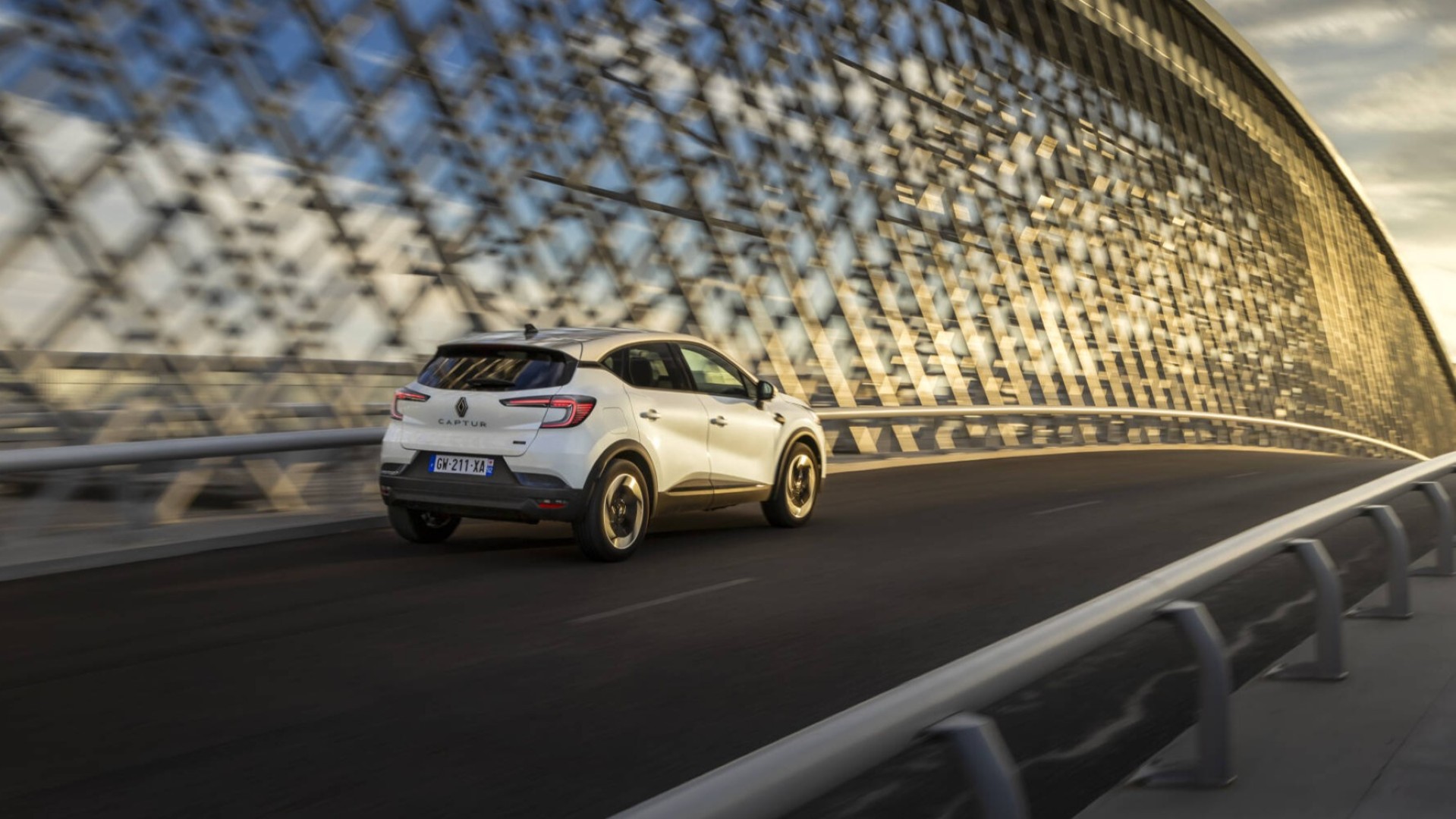 Renault Captur Full Hybrid E-Tech 160: Ανατρέπει τα δεδομένα