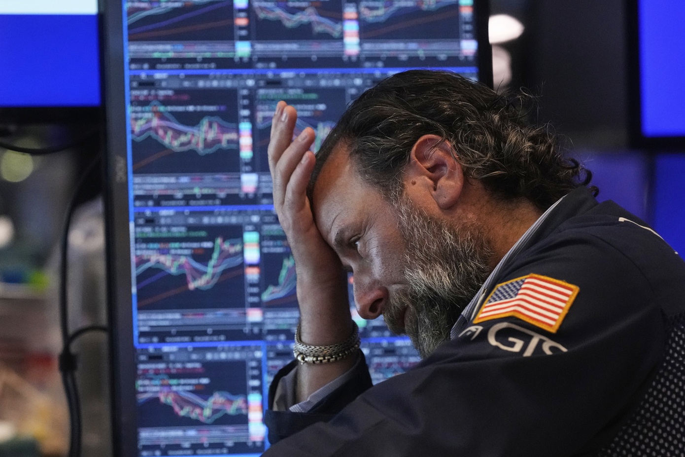 Υποχώρησαν οι δείκτες στη Wall Street υπό τον φόβο νέων δασμών από τον Τραμπ