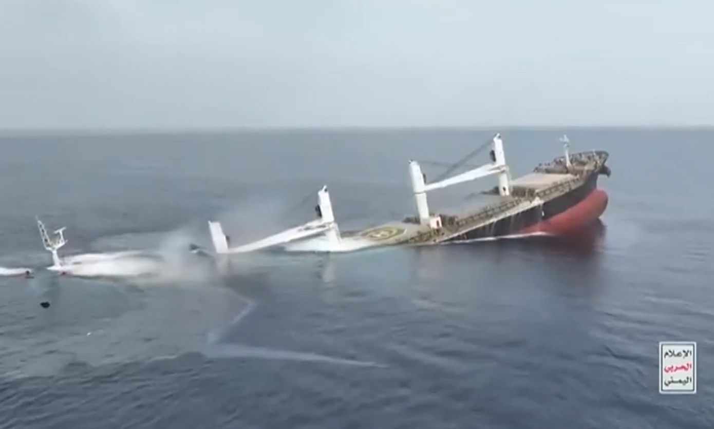 Επέστρεψε στην Ελλάδα ο ένοπλος φρουρός του πλοίου που δέχτηκε επίθεση από τους Χούθι