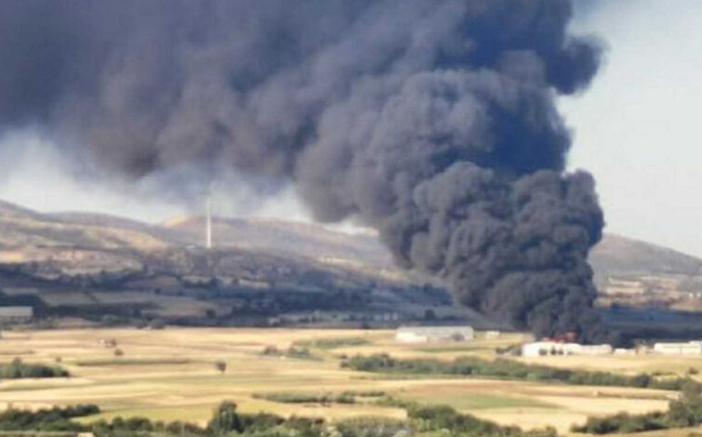 Φωτιά στην Αλεξανδρούπολη σε βιοτεχνία ανακύκλωσης: Μήνυμα του 112 &#8211; «Κλείστε πόρτες και παράθυρα»