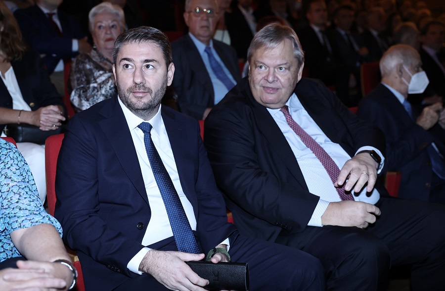 Ο Βενιζέλος βγαίνει στην αντεπίθεση | Το περίεργο «παρών» του Ανδρουλάκη | Ο Αιγύπτιος δισεκατομμυριούχος με σπίτι στην Ελλάδα