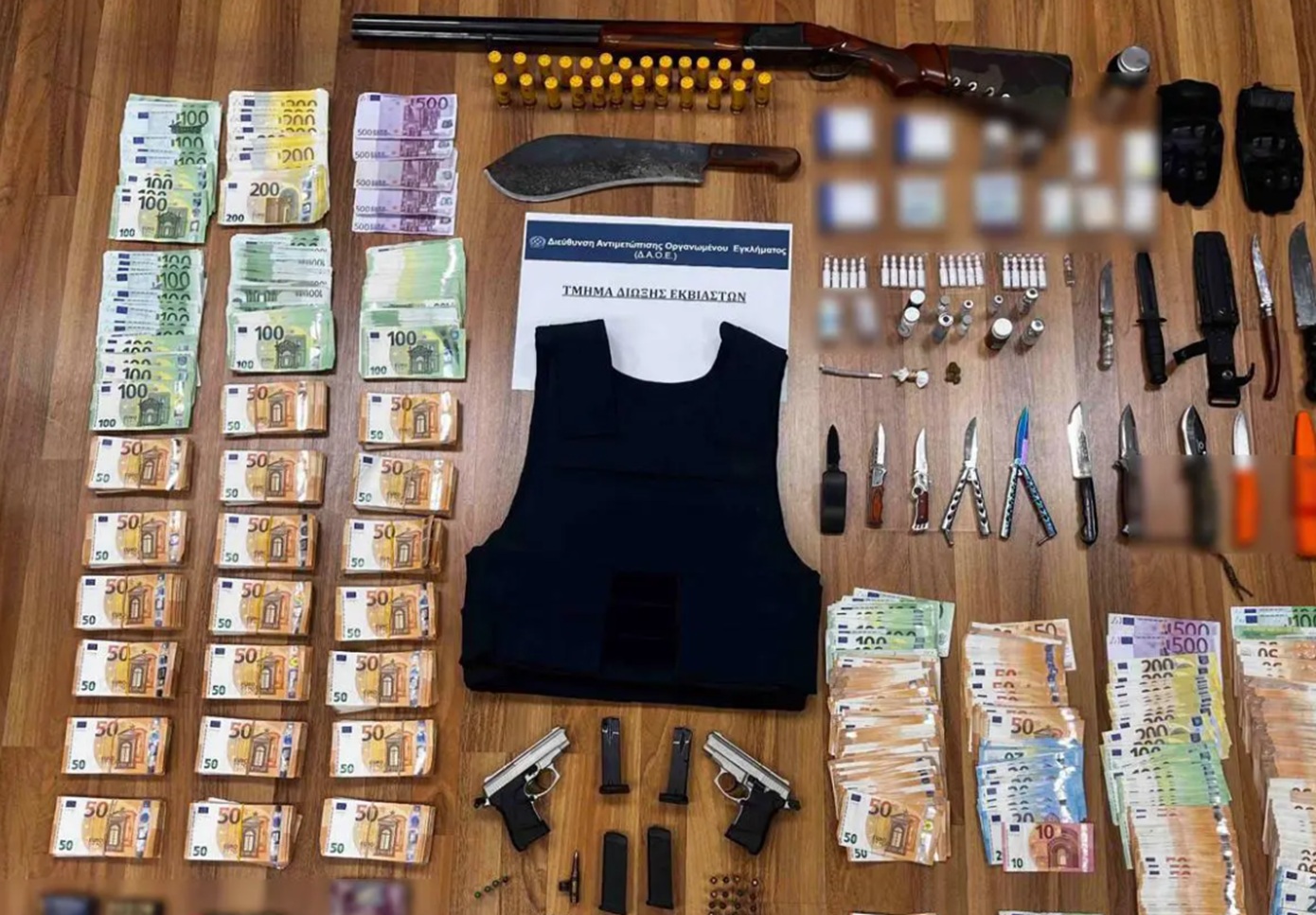 Συνελήφθησαν 12 μέλη συμμοριών για ένοπλη συμπλοκή έξω από νυχτερινό κέντρο