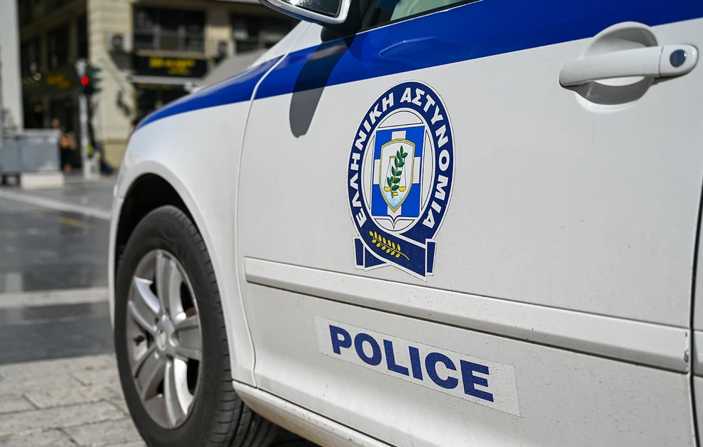Συνελήφθησαν δύο 20χρονοι που είχαν πιστόλι κρότου με 50 φυσίγγια στην περιοχή των Αχαρνών