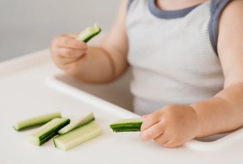 Αγγούρι, το δροσερό λαχανικό του καλοκαιριού: Πόσο ωφέλιμο είναι στη διατροφή των παιδιών