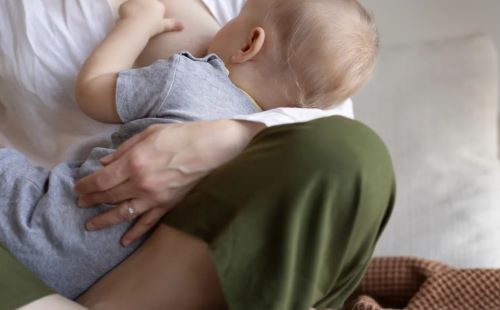 Θηλασμός: Μήπως όσα τρως προκαλούν «αέρια» στο μωρό;