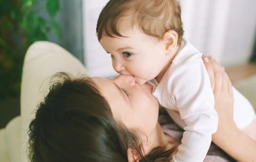 Το παιδί μου με δαγκώνει: Πώς να αντιδράσω;