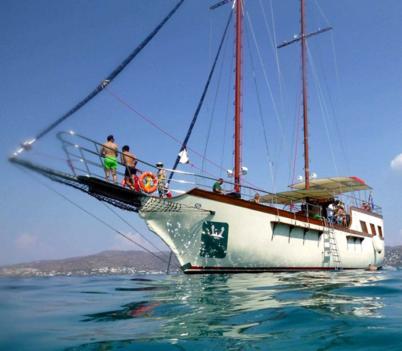 Καλοκαιρινό δώρο party σε ιστιοφόρο Καλοκαιρινό δώρο party σε ιστιοφόρο