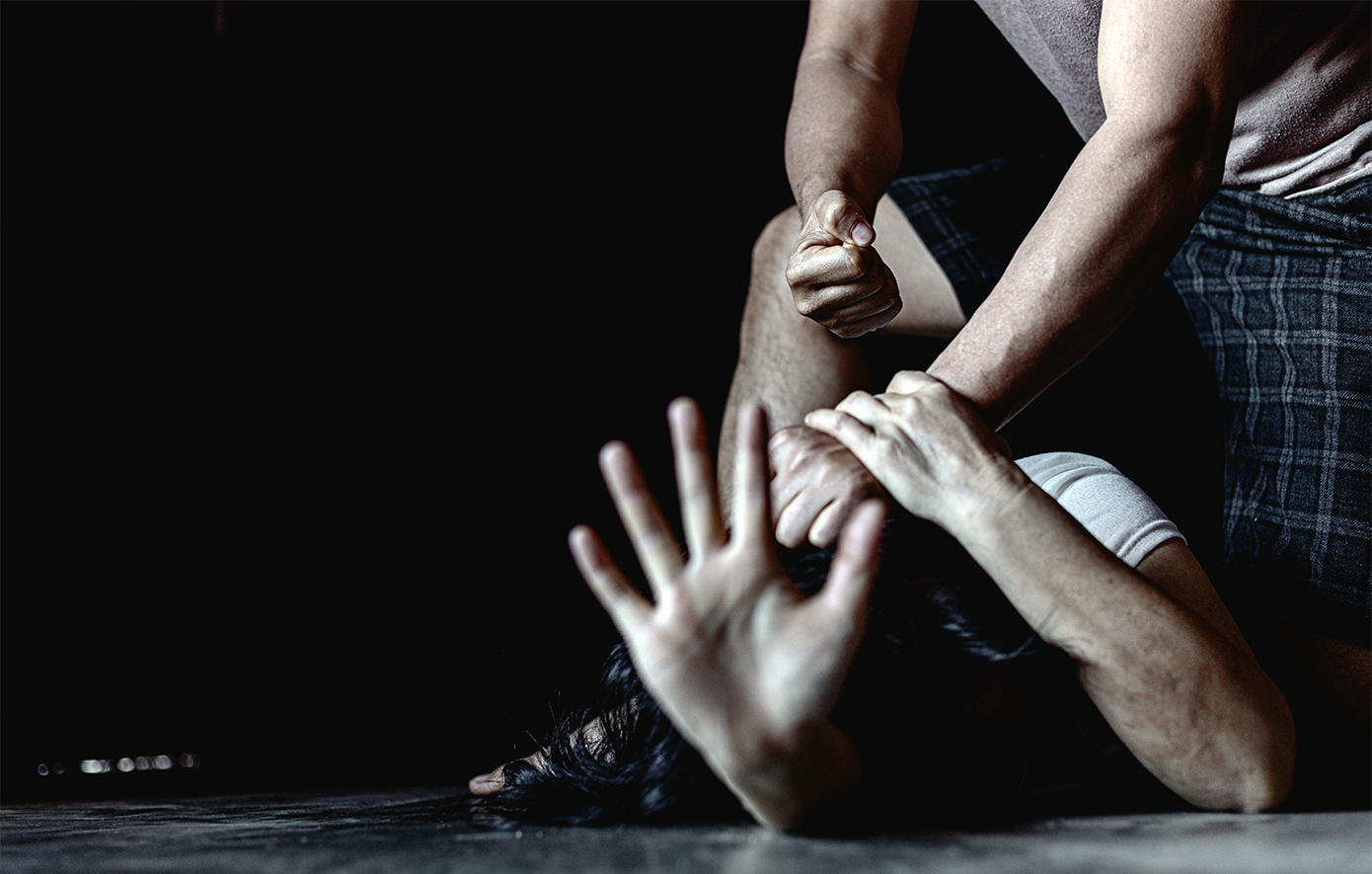 «Είπε στο παιδί ότι φταίει και το χτύπησε», λέει η πρώην σύζυγος του τενόρου που κατηγορείται για τον ξυλοδαρμό του γιου τους