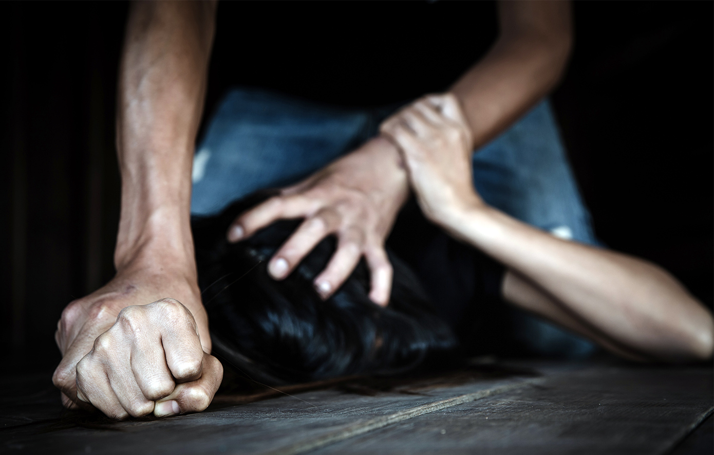 Χορεύτρια striptease στο Φαληράκι κατήγγειλε τον βιασμό της από 26χρονο