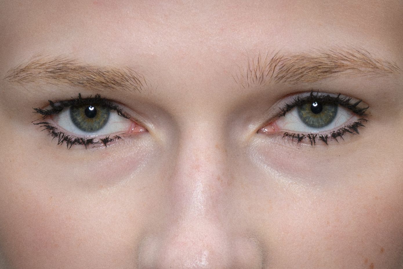 Lash Painting: To μυστικό για τέλειες βλεφαρίδες κρύβεται στο εργαλείο της mascara