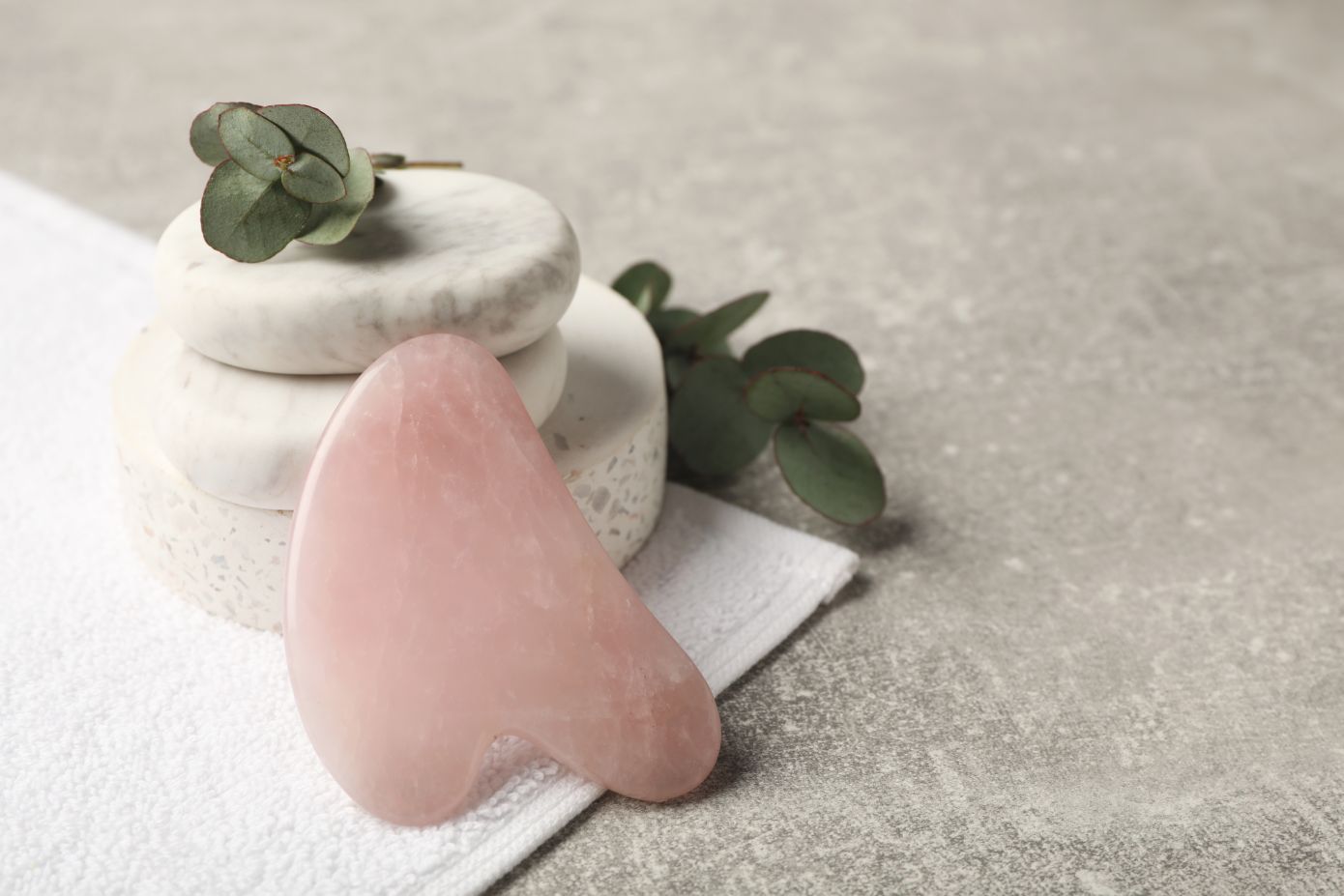 Gua Sha σώματος: Διώχνει την ένταση, αποτοξινώνει τη λέμφο, χαλαρώνει το μυαλό